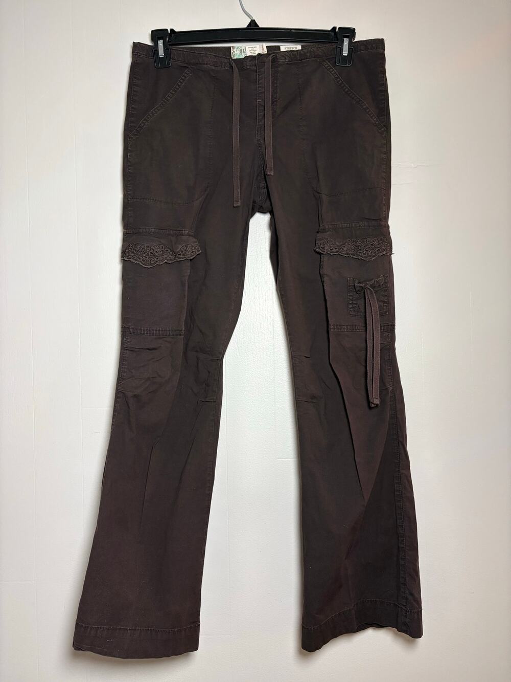 Old Navy Millennial Women's Low Rise 8 Regular Eyelet Trim Bootcut Cargo Pants